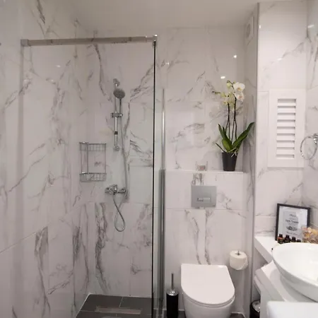 Chrysalis 1 Apartament